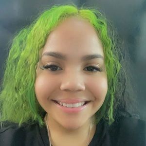 Meet your Posher, Daniela